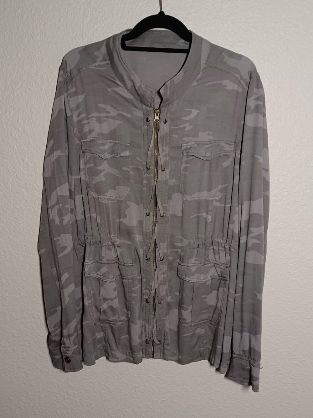 Maurices Lightweight Gray Cammo Zip Front Jacket with drawstring waist Size XXL